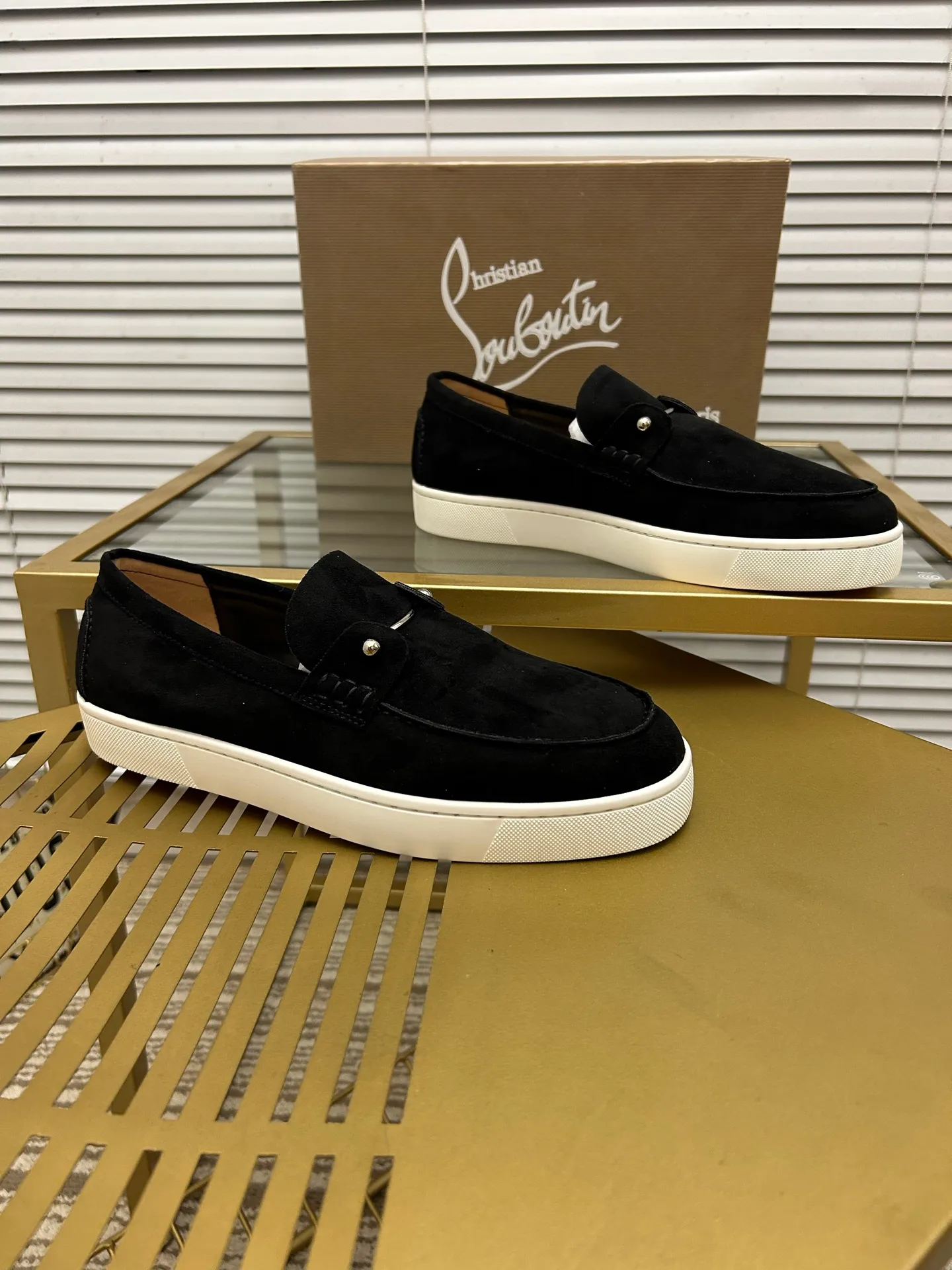 (Customized model) Ex-factory price is 520. christian louboutin (CL red sole shoes) counter series, casual sneakers for couples 📢 📢 📢 Exclusive hot style release 🎈🎈💪 Movable latex feet 👻 Finished outsole line [Proud] 😝Female 35-40# Male 38#-46, global supply😝 [Top version]: Original imported genuine leather upper, top original leather lining, original molded TPU outsole, original 1:1 detail processing, original shoe last,